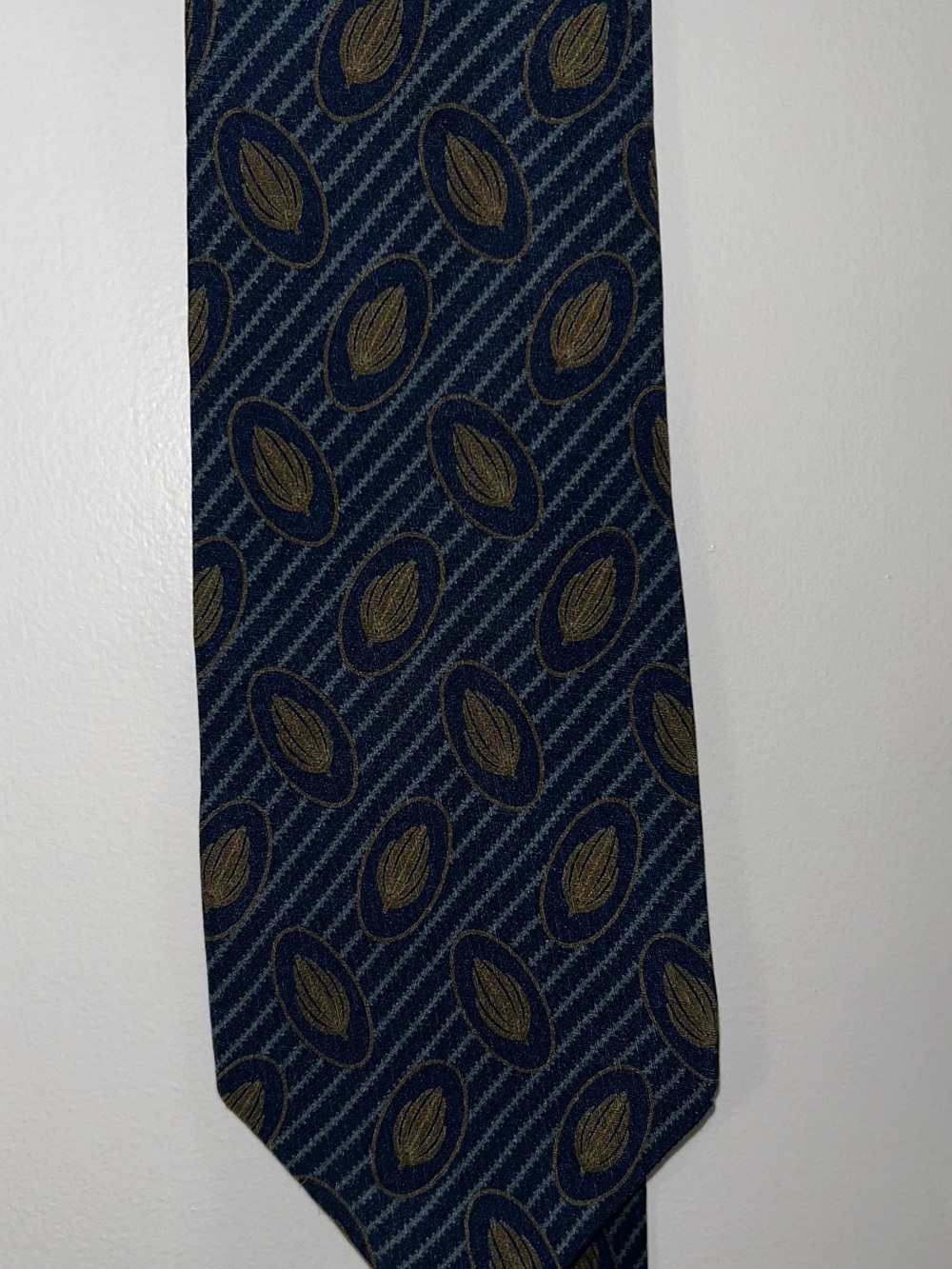 Giorgio Armani Cravatte Made in Italy 100% Pure Silk Tie Navy Blue & Gold